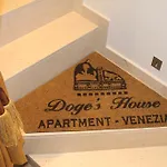 アパート Doge's House