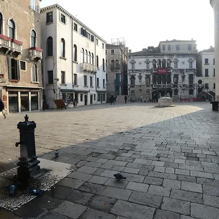 アパート Doge's House