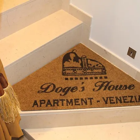 アパート Doge's House